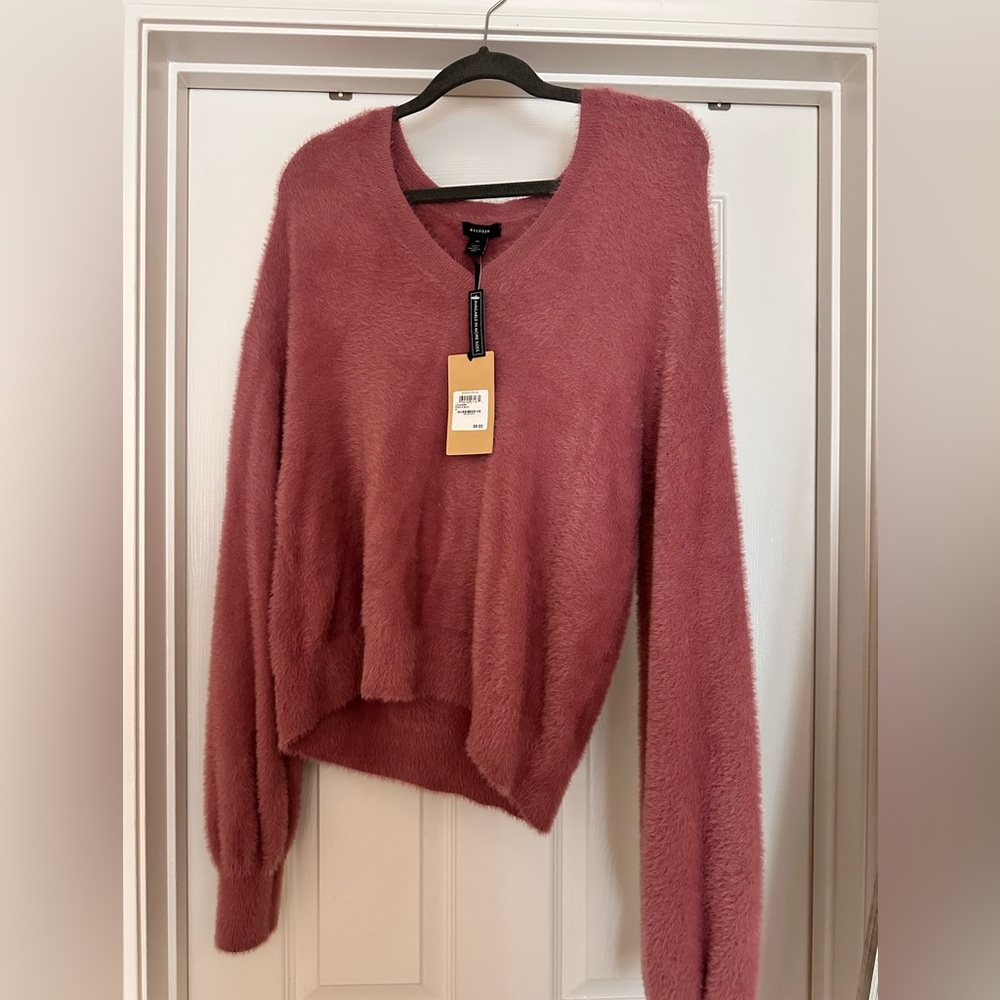 Beautiful Halogen pink sweater size M never worn with tags!